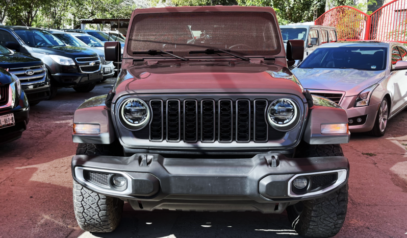 Jeep Wrangler lleno